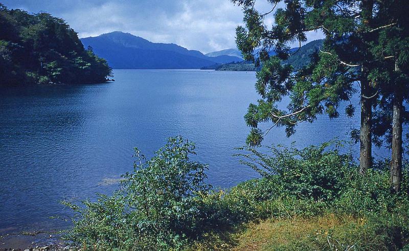 1953 Japan 192 Hakone Lake.jpg